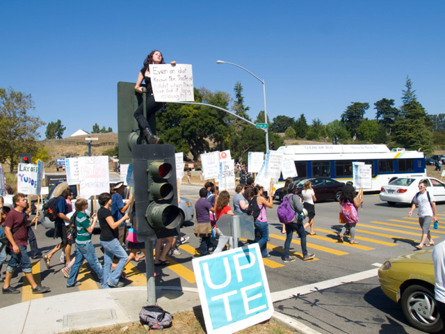 ucsc-students-on-strike_9-24-09.jpg 