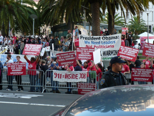 640_obamastreetprotest.jpg 