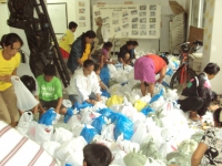 200_osb_relief_packs_for_ondoy_victims.jpg