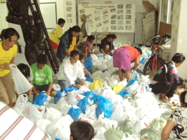 640_osb_relief_packs_for_ondoy_victims.jpg 