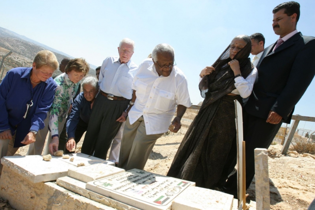 640_abdallah_abu_rahmah___carter_tutu_in_bilin.jpg 