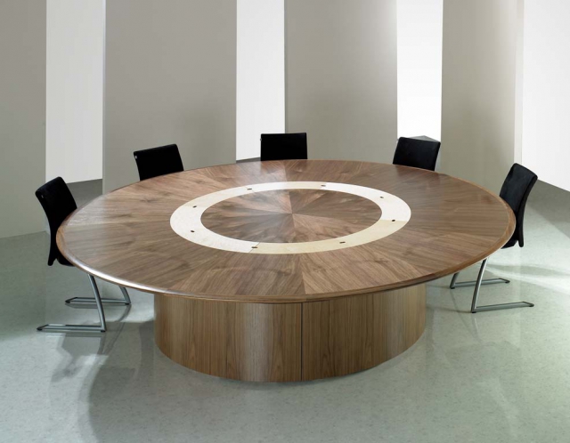 640_large_round_table_small.jpg 