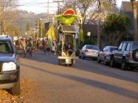 mardi_gras_berkeley_2010_001.jpg