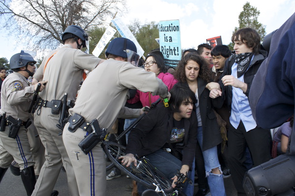 cop-taser-uc-davis-march-4.jpg 