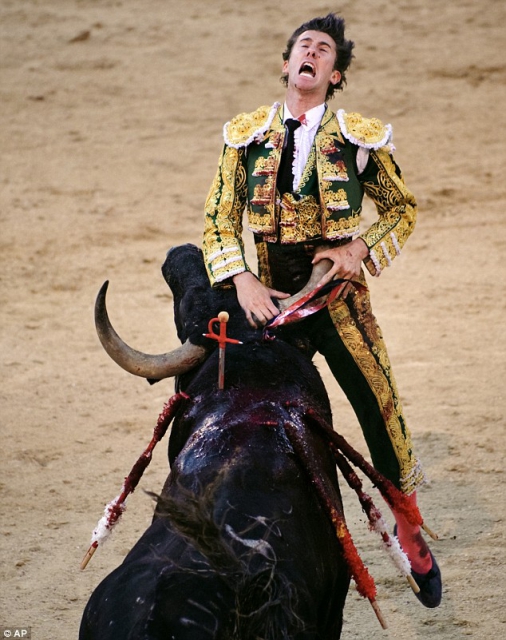 640_bullfightergored2.jpg 