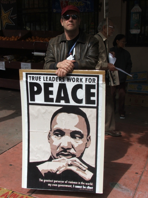640_real_leaders_workk_for_peace_sign_on_o_farrell_st..jpg 