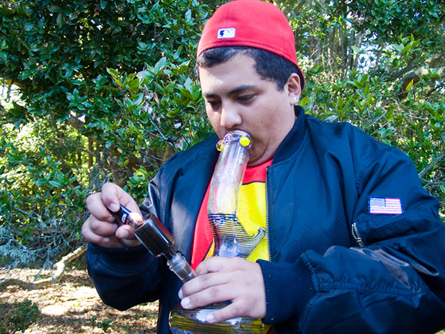 bong-hit-ucsc_4-20-10.jpg 