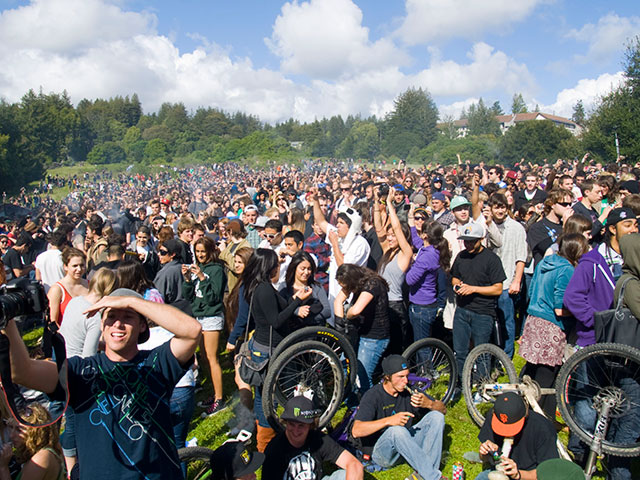 pipes-bikes-bongs-ucsc_4-20-10.jpg 