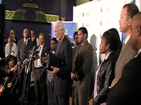 holder_pressconf-oaklandleadersyouthuprising_051110.jpg 