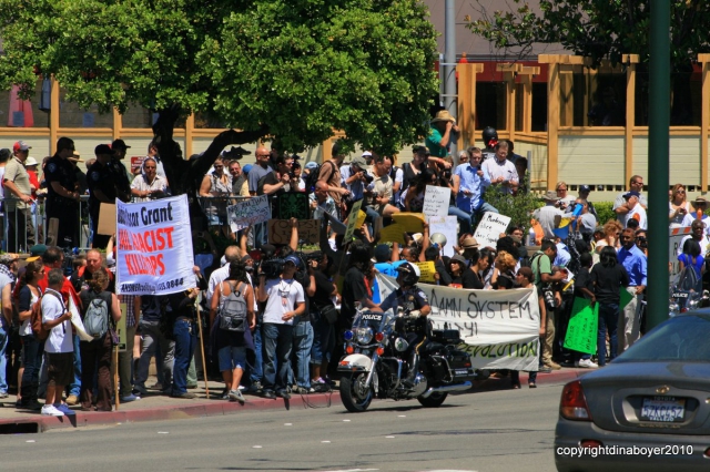 640_walnutcreekprotest_043.jpg 