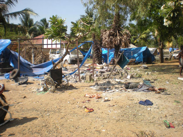 mullivaikkal-hospital-under-shell-attack-on-30-may-2009-at-9-am.jpg 