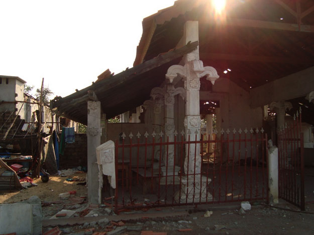 shelling_continues__temple_damaged.jpg 