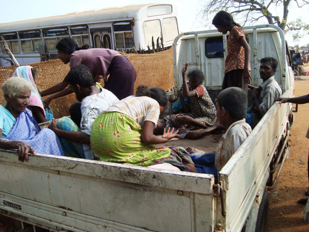situation_report_8th_may_2009_shells_explode_among_civilians_waiting_for_food__more_than_100_killed1.jpg 