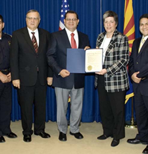 political_allies_joe_arpaio_and_janet_napolitano_at_a_press_conference.jpg 