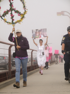 codepink_wreath_march.jpg 