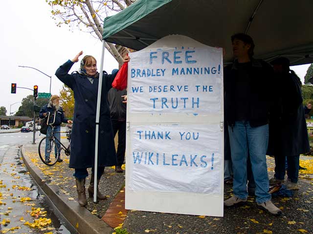 free-bradley-manning_12-18-10.jpg 