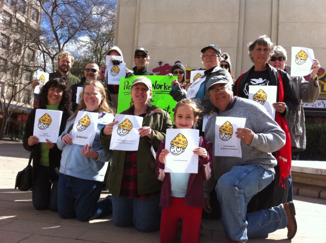 640_feb_26_fresno_fulton_mall_wi_solidarity.jpg 