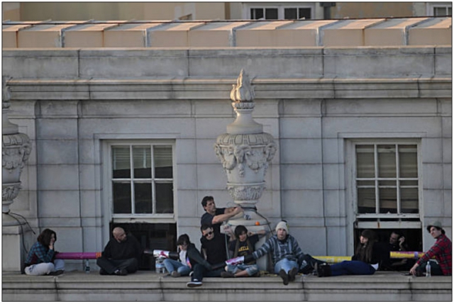 640_protest_uc_berkeley_4_mar_2011.jpg 