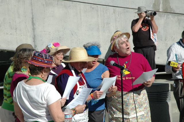 640_raging_grannies.jpg 