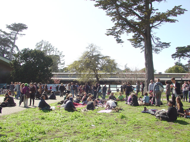 anarchistbookfair_04091102.jpg 