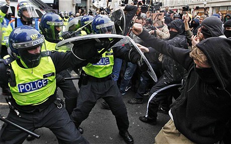 uk_police_anarchists_battle_1.jpg 