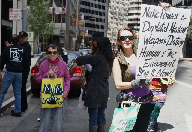 640_jconmay7womensigns.jpg 