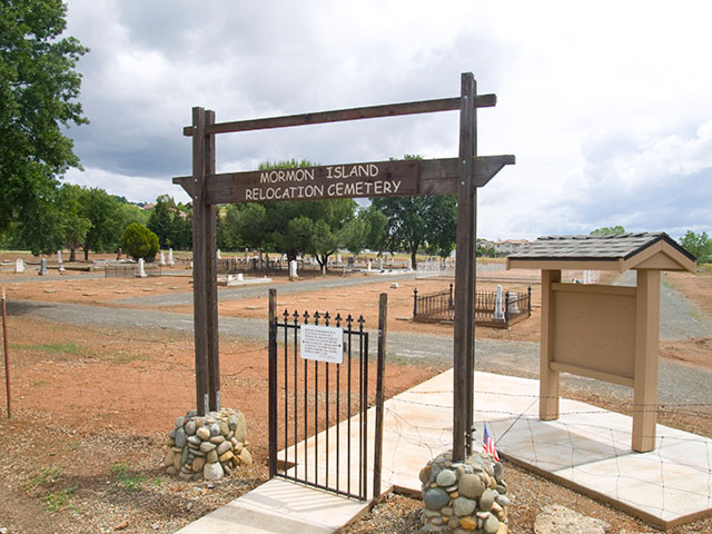 mormon-island-relocation-cemetery_6-5-11.jpg 