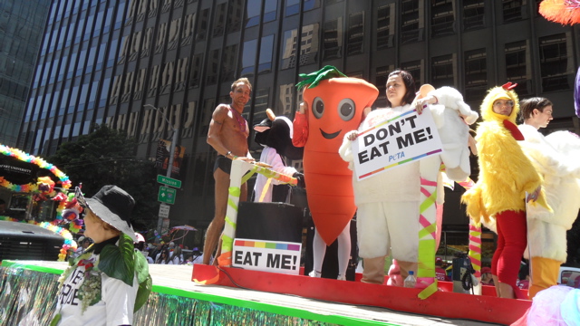 sf-pride-peta-animal_protection-vegetarian_community_contingent-062611_-_58.jpg 