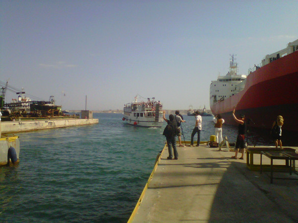 usboattogaza-leavingathensdock.jpg 