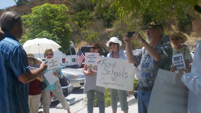 640_duncan_hunter_fund_schools_not_corporations.jpg 