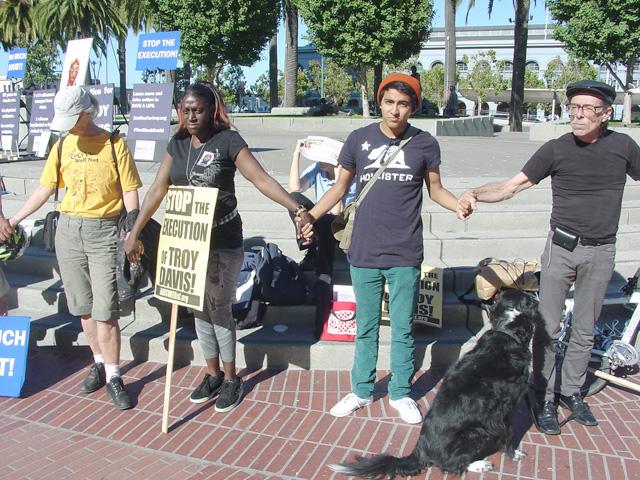 troydavis-vigil-justinherman_092111-19.jpg 