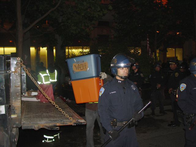 occupysf_policeraid_100611012604.jpg 