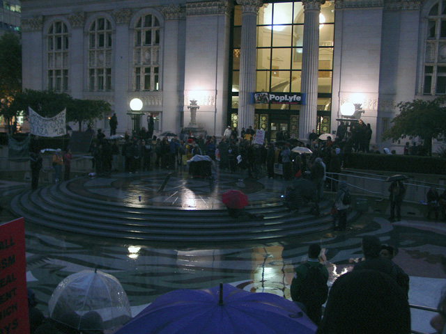 occupyoakland_day001_101011185456.jpg 