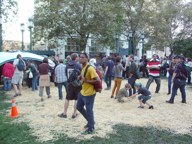 occupyoakland_day002-04_101111180515.jpg 