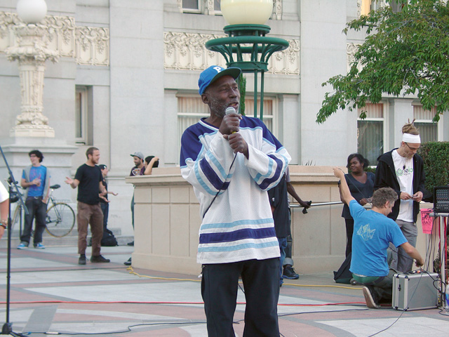 occupyoakland_day004-music_101311173259.jpg 