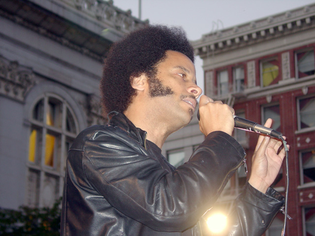 occupyoakland_day004-music_101311183439.jpg 