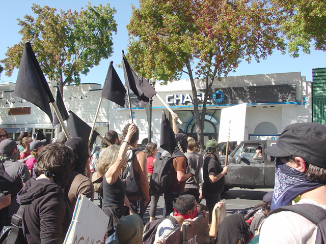 occupyoakland_day013-march_102211135351.jpg 