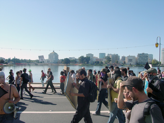 occupyoakland_day013-march_102211144020.jpg 