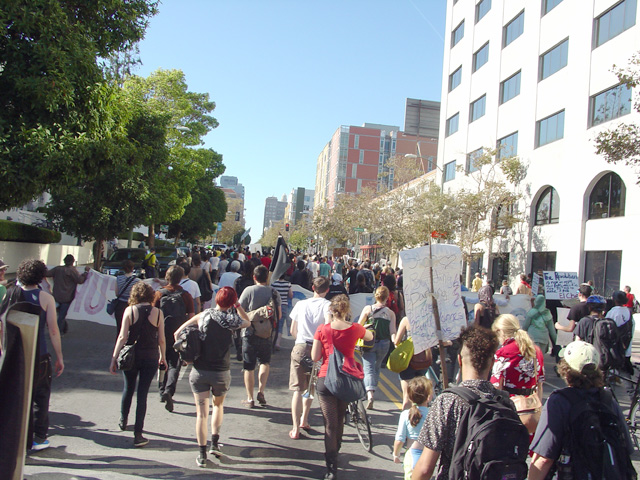 occupyoakland_day013-march_102211145848.jpg 