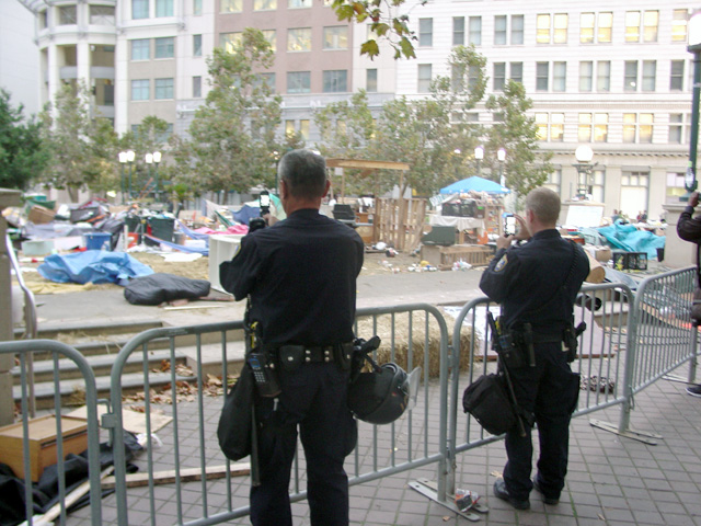 occupyoakland-day016-raid-102511072314.jpg 