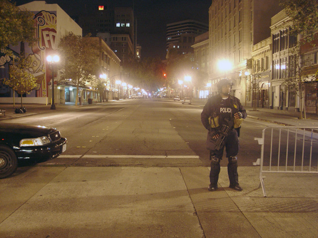 occupyoakland-day016-raid-102511052456.jpg 