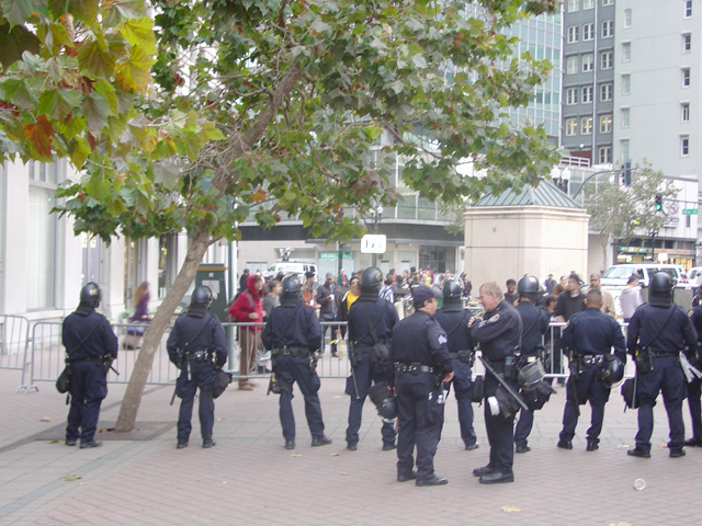 occupyoakland-day016-raid-102511074245.jpg 