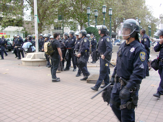 occupyoakland-day016-raid-102511075049.jpg 