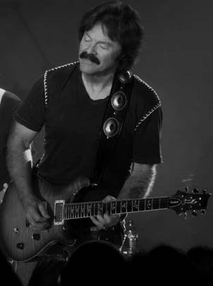 tomjohnston-guitarmanlr.jpeg 