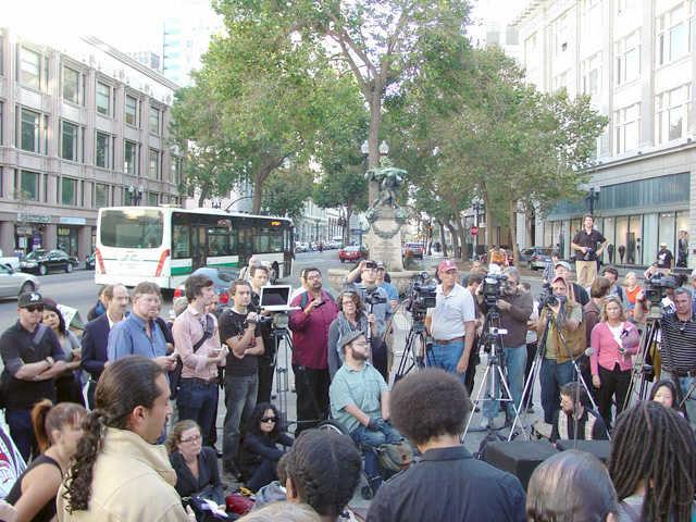 occupyoakland__day022-strikepressconf_10311151.jpg 