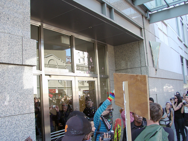 occupyoakland_generalstrike-anticapmarch_110211151043.jpg 