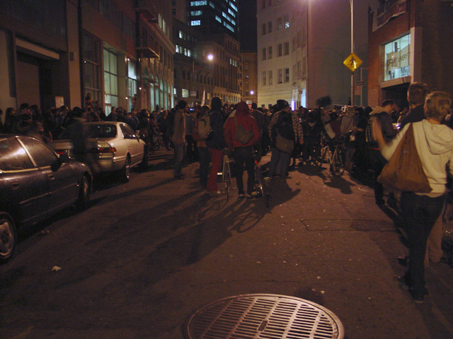 occupyoakland_generalstrike-travelers_110211225534.jpg 