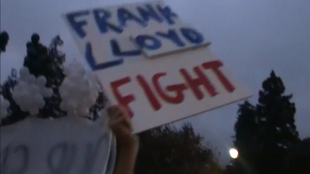 frank_lloyd_fight.jpg 