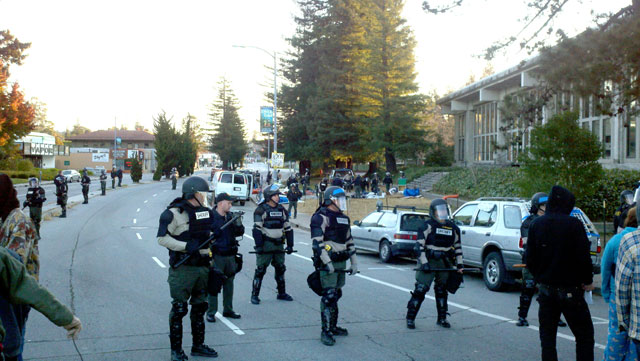 sheriffs-raid-occupy-santa-cruz.jpg 