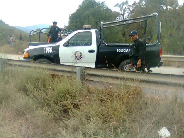 640_policia-detiene-caravana_6.jpg 
